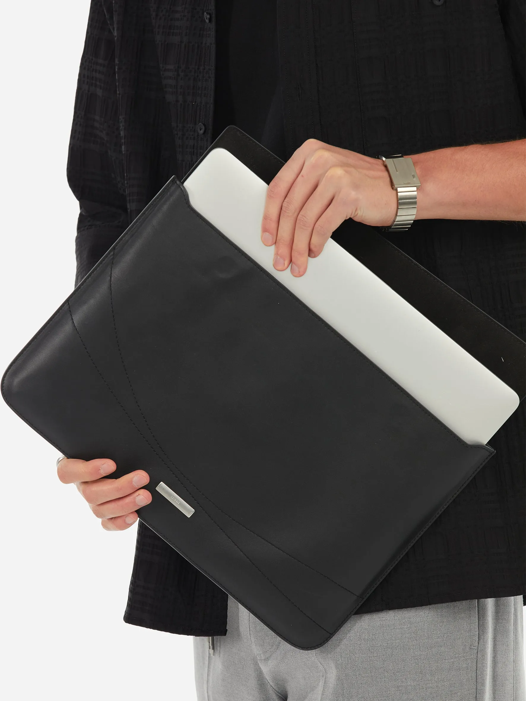 007 - Basics Macbook Case