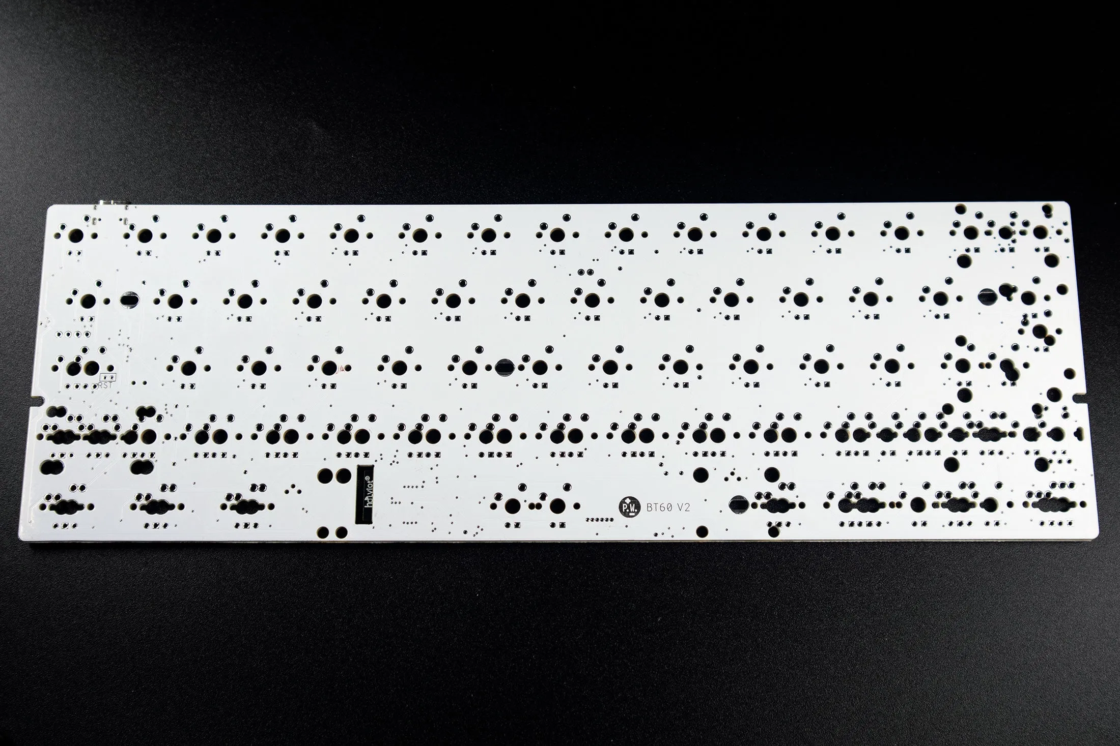 BT60v2 - 60% Wireless Soldered Tray Mount PCB with RGB underglow