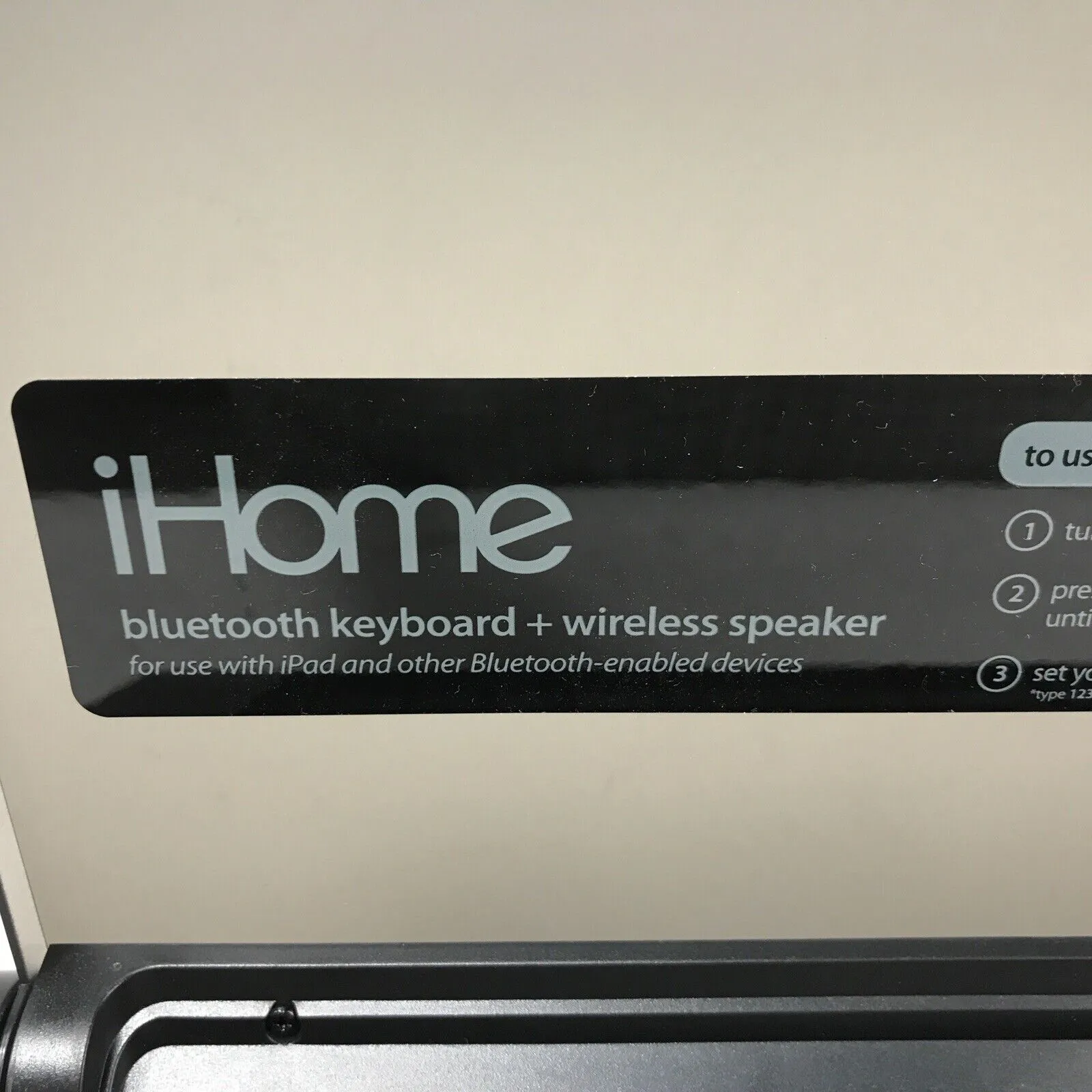 iHome HiDM5B Bluetooth Keyboard and Wireless Speaker System Black